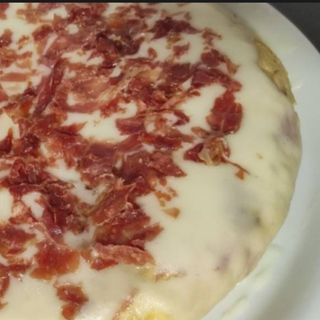 Tortilla de paleta ibérica y alioli 