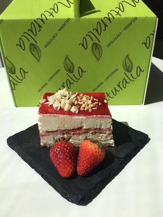 Crema, fragola, cuore fragola, glassa fragola