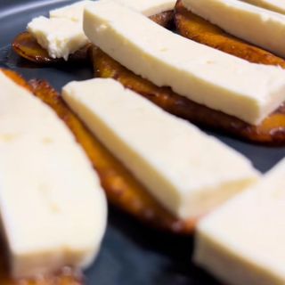 Porción De Maduros con queso 