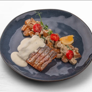 Филе форели с картофельно-грибным гратеном в сливочном соусе (350г)