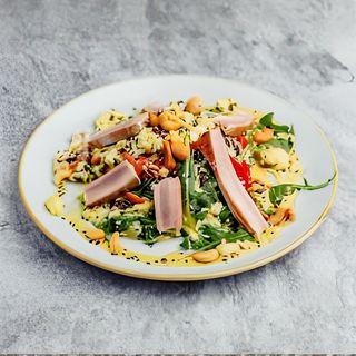 Azijska salata sa grilovanom tunom