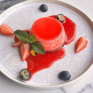 Панакота ванільна з полуничним соусом