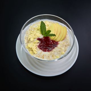 Каша овсяная с яблоками