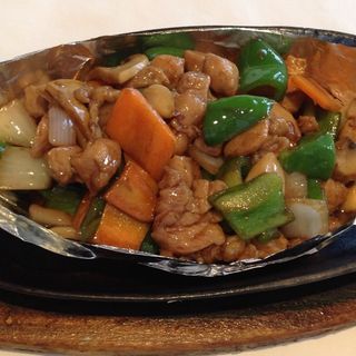 90. Pollo con verduras a la plancha