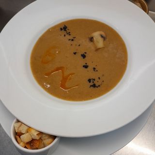 Крем суп із печериць з крутонами (250/20/30г)