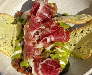 Ensalada de burrata
