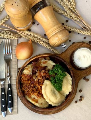 З картоплею, грибами та шкварками (240/30/20г)