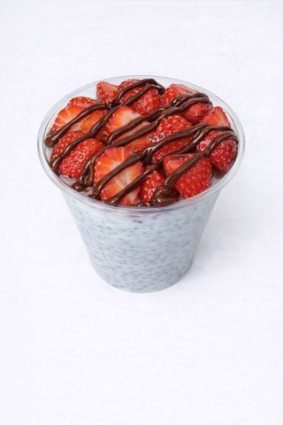 Йогурт с чия, Нутела и ягоди (250г)