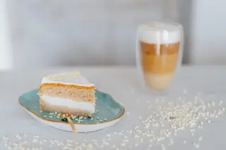 A la Kinder Yogurt Slice