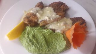 Пилешко филе с пюре от броколи 