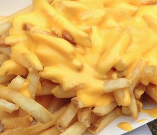 Patate fritte e formaggio