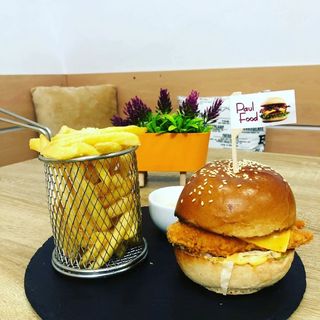 Crispy burger ( cartofi + sos)