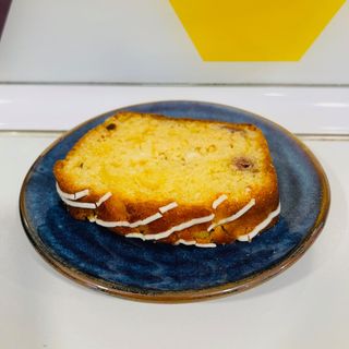 Bizcocho chocolate blanco y frambuesas