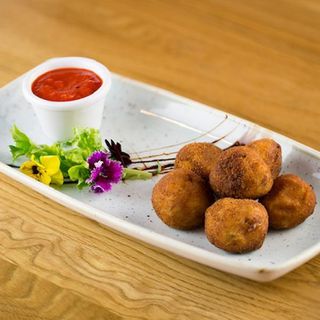 CROQUETAS PANCETA Y PUERROS