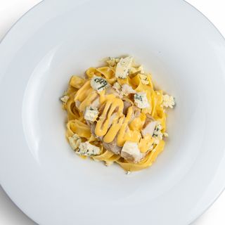 Феттучіне з сирним курчам та Блакитним сиром (270г)