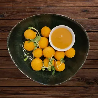 Сирні кульки з медовим соусом (190/50г)