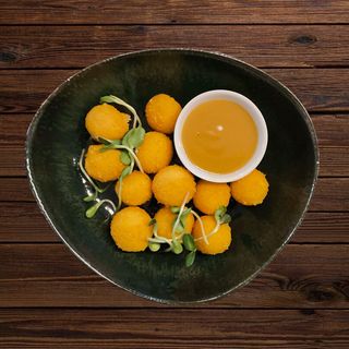 Сирні кульки з медовим соусом (190/50г)