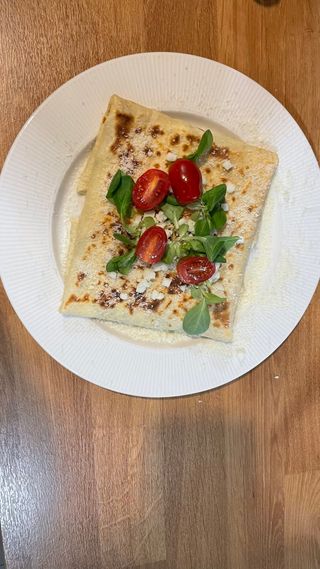 Naleśniki wytrawne z kurczakiem w pesto bazyliowym