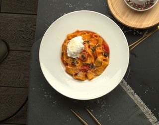 Paste cu roșii și ricotta