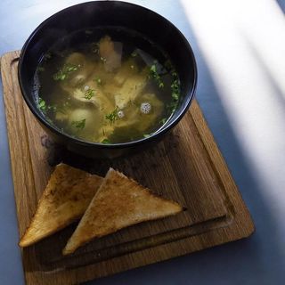 Курячий бульйон з локшиною та яйцем (240г)
