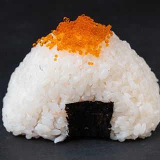 201. Onigiri salmone