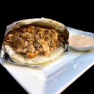 Arepa Con Carne Desmechada