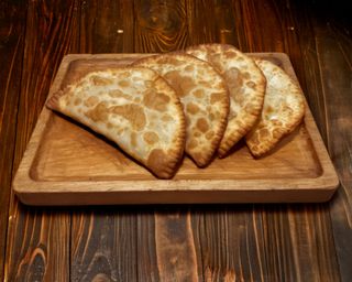 Чебуреки з м'ясом (320г)