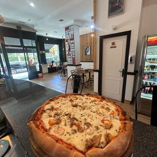 Pizza No Creo En Nadie Marinera (Pequeña)