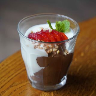 Mousse de chocolate blanco y negro