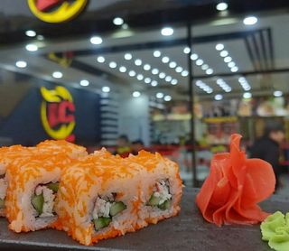 Ролл Калифорния с крабом