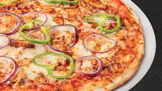 Пица с пилешко филе барбекю (360г)