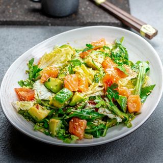 Աղցան ավոկադո սաղմոնով