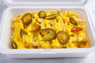 Patatas con jalapeño y cheddar