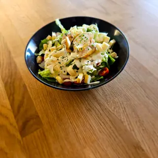 Ensalada César con pollo crunchy