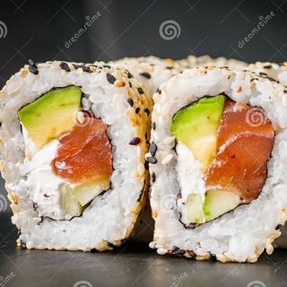 California Maki Salmón, Aguacate y Queso