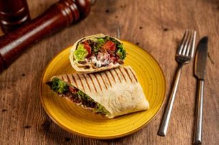 Wrap cu piept de rață afumat și smochine