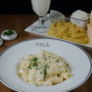 მაკარონი 4 ყველის სოუსით