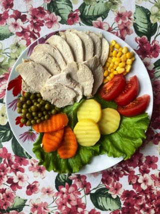 Куриная грудка с овощами