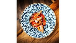 Creveti la Gratar in Sos de Rosii