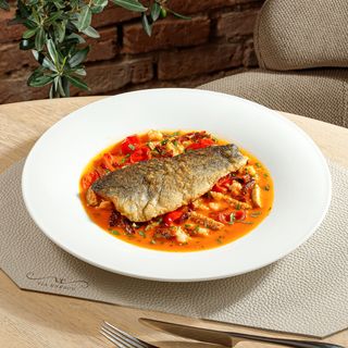 File de păstrăv cu sos mediteranean