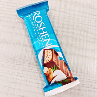 Roshen chocolate con coco y nueces