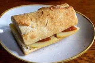 Bocadillo De Queso Tierno Con Membrillo
