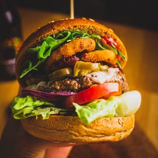 Burger Wszystko co chcielibyście mieć w burgerze, ale baliście