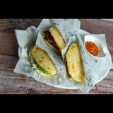 Arepera de lomo  y queso amarillo