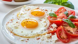 Ochiuri cu telemea si rosii