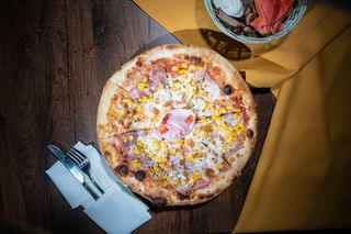 Pizza cu sunca si porumb (meniu copii)
