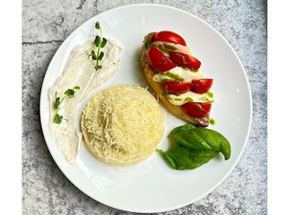 Стейк курячий Капрезе з ароматним пюре (450г)