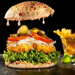 Șnițel de pui la chiflă