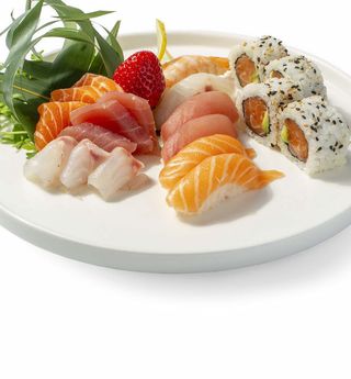 604. Sushi misto – 19 pezzi