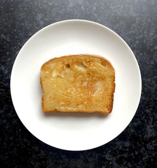 Pão Torrado com Manteiga